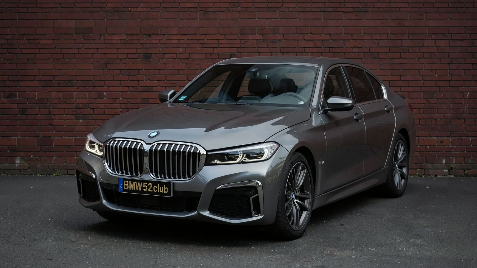 BMW 750i xDrive - обзор, характеристики и ключевые особенности
