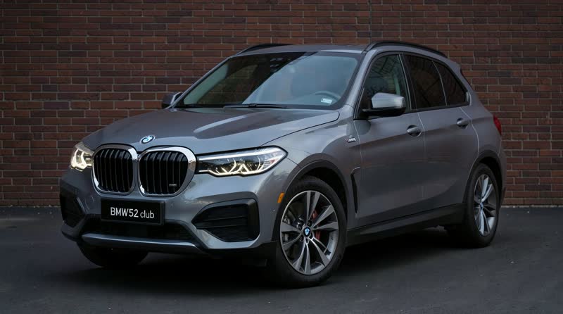 BMW iX xDrive40 (21 inch Wheels): характеристики, обзор и плюсы и минусы