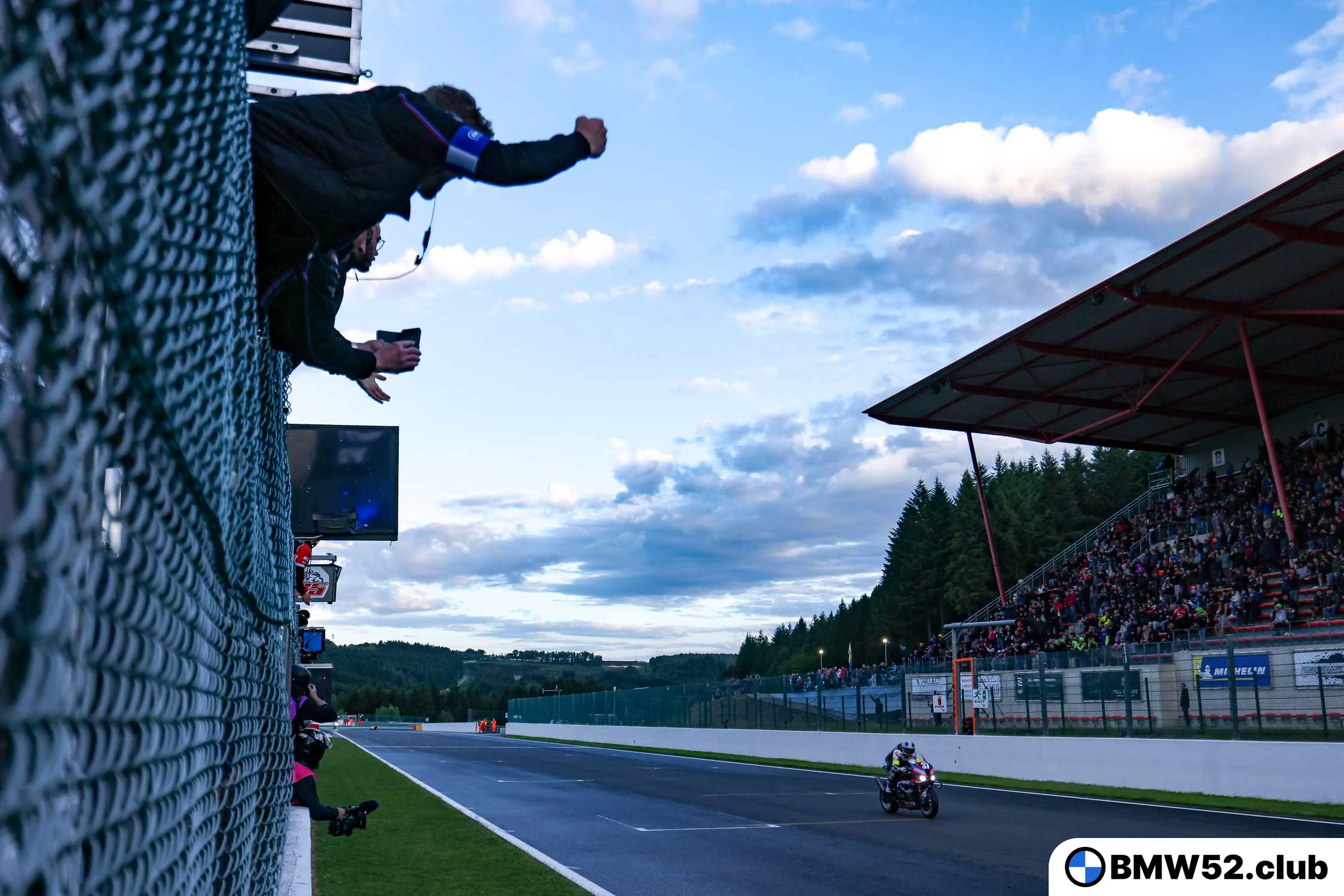 BMW Motorrad World Endurance Team празднует триумф на Spa Francorchamps