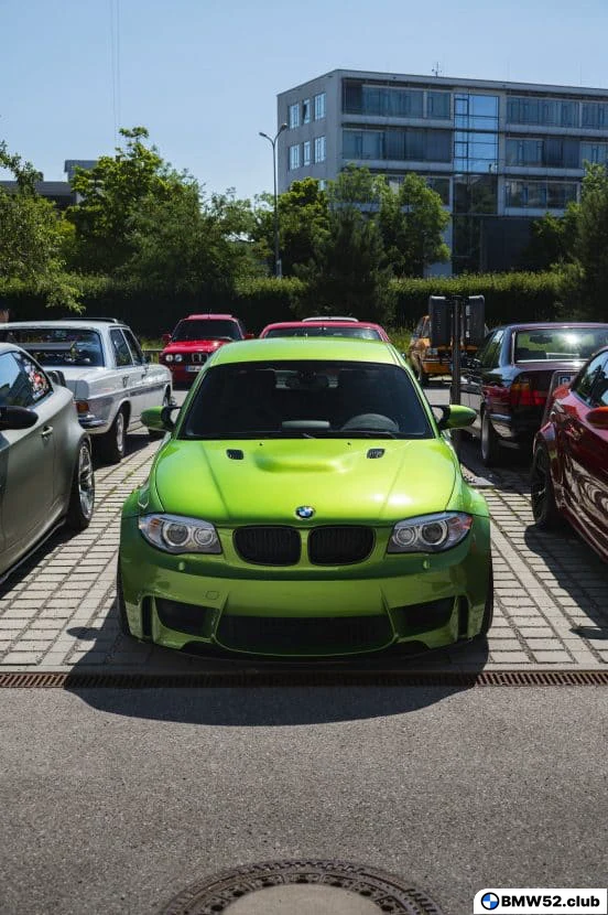 Единственный BMW 1M Java Green Green Mamba все еще выглядит потрясающе