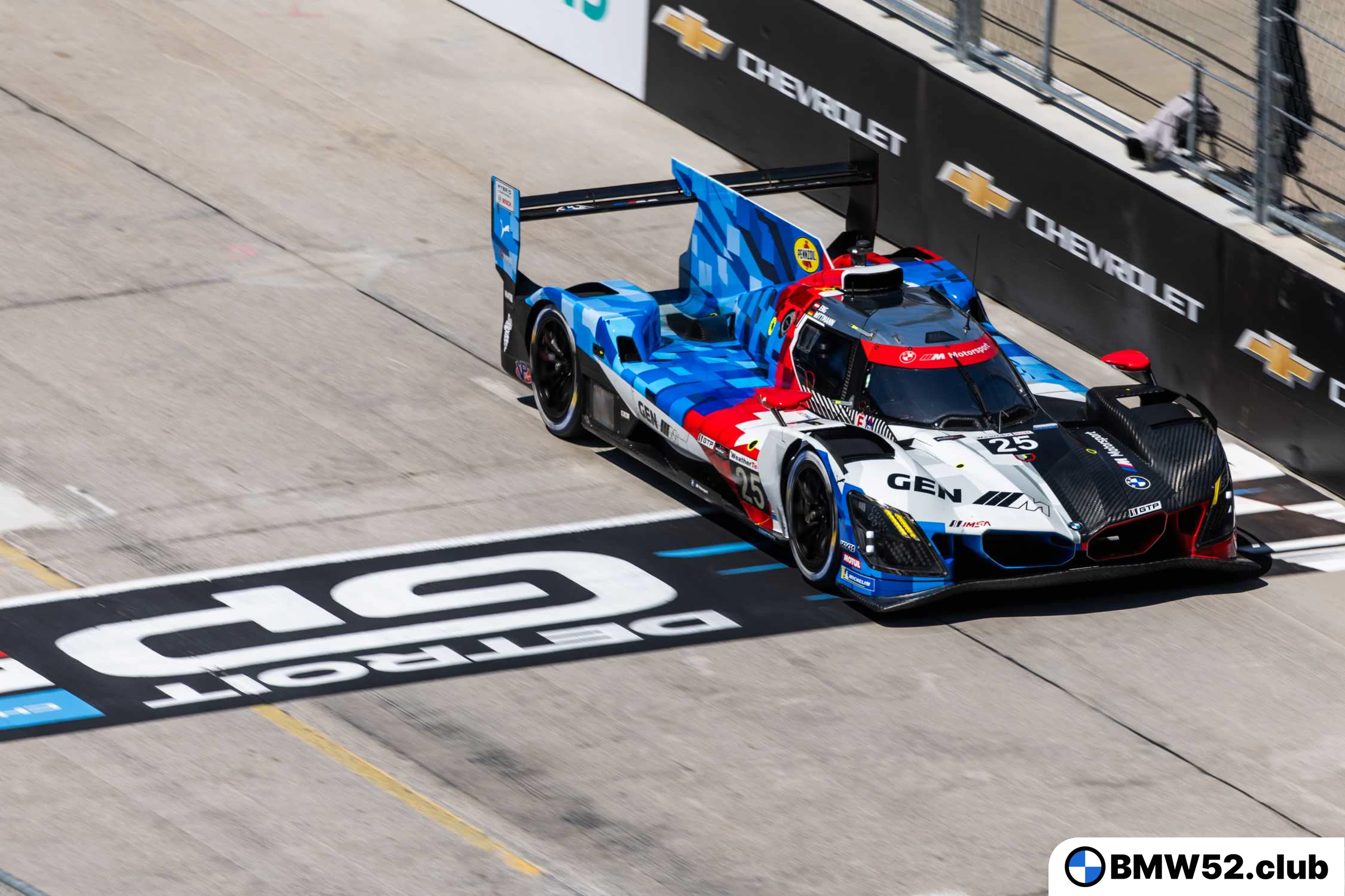 BMW M Team WRT продолжает успешную серию второе место для команды в гонке IMSA