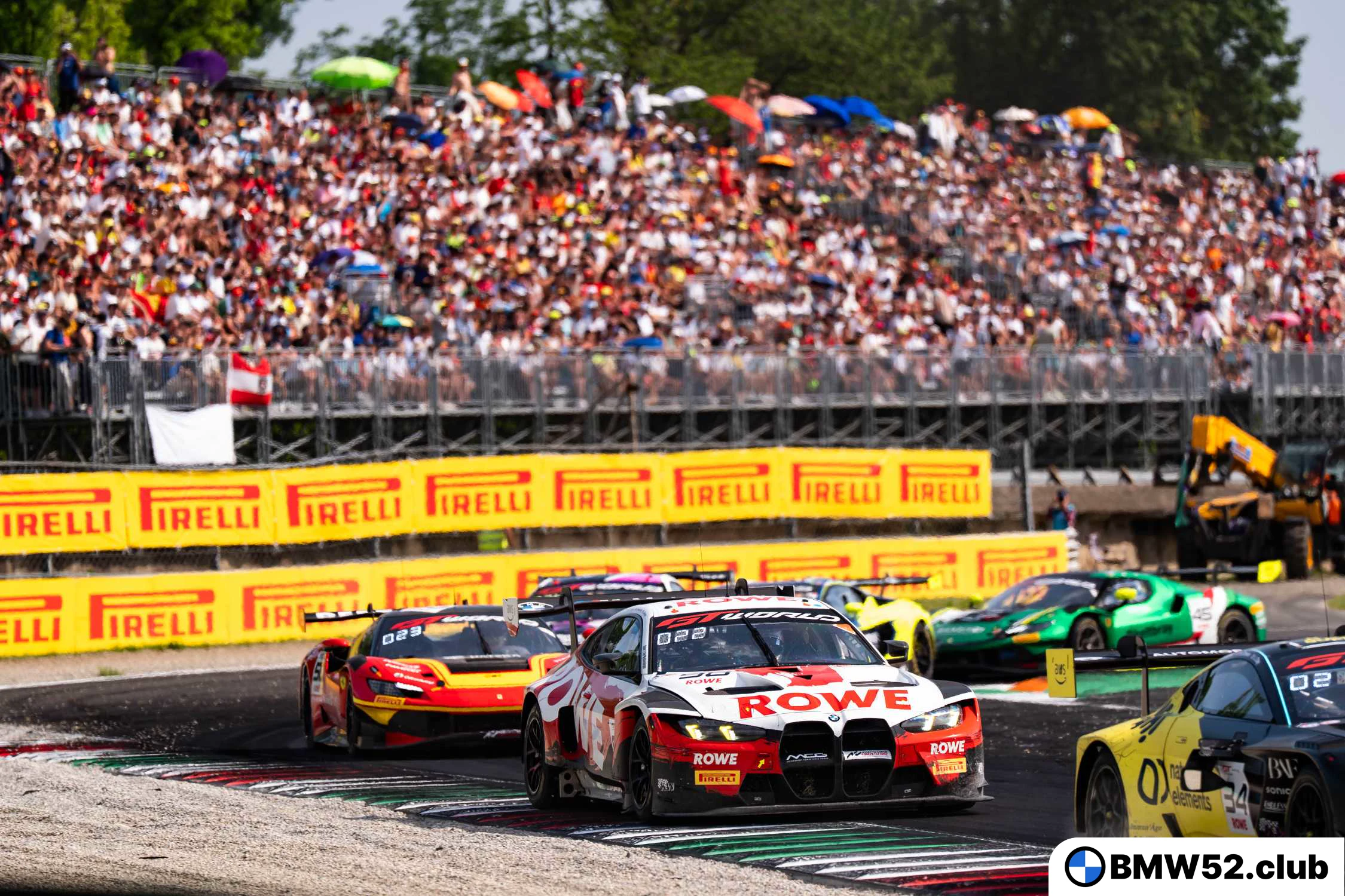 BMW M4 GT3 EVO в непростой борьбе на этапе GT World Challenge Europe в Монце