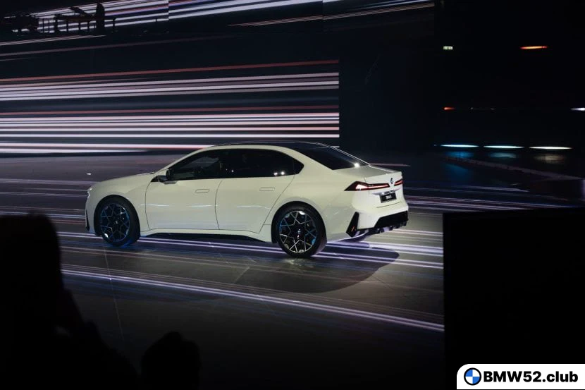 Новый BMW i3 стал заметно крупнее предшественника 3 серии